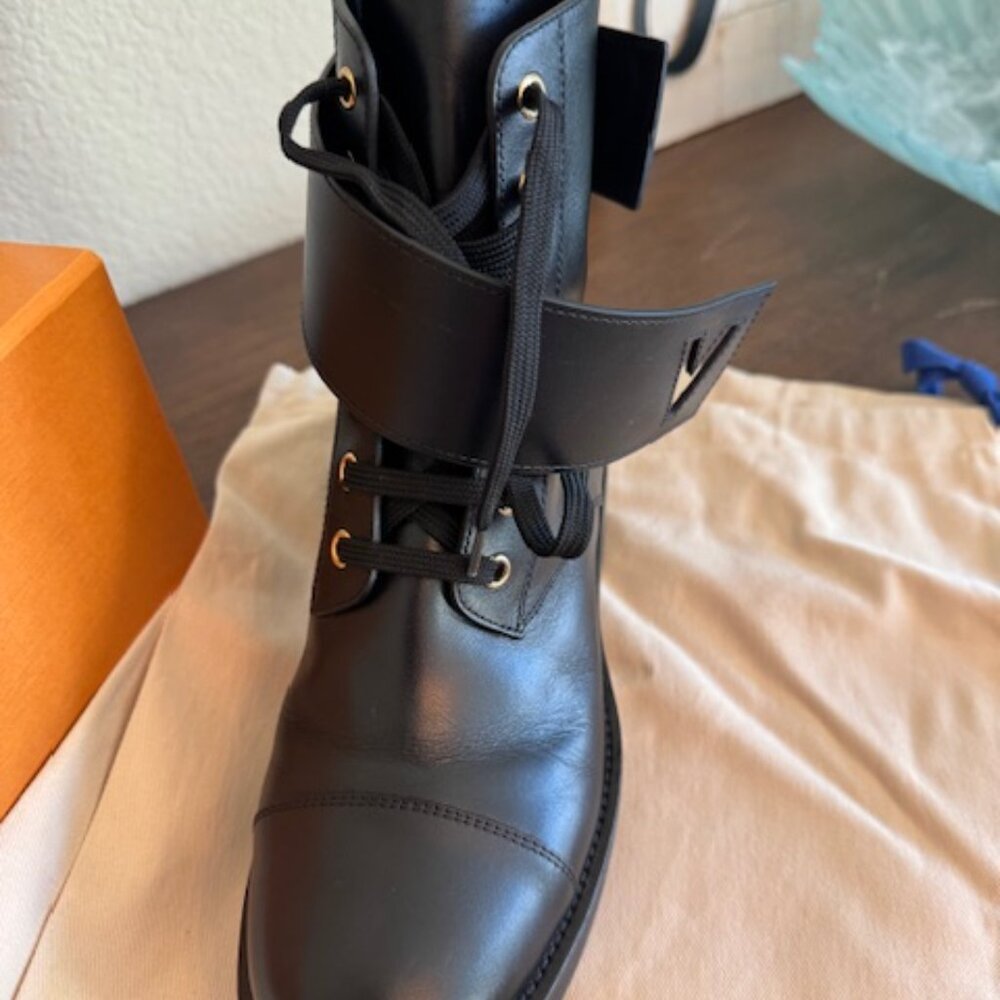 Louis Vuitton Women's Wonderland Flat Ranger Boots Leather - Picture 8 of 11